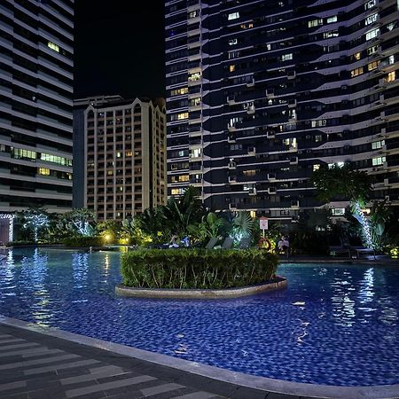 Stylist Condo With A View In Makati Manila Exterior photo