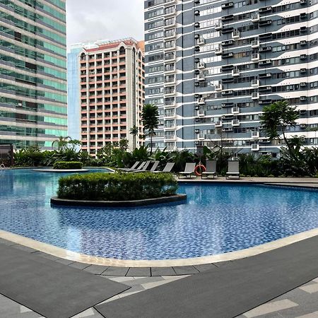 Stylist Condo With A View In Makati Manila Exterior photo