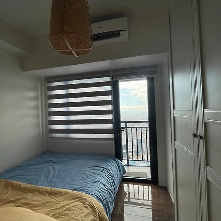 Stylist Condo With A View In Makati Manila Exterior photo