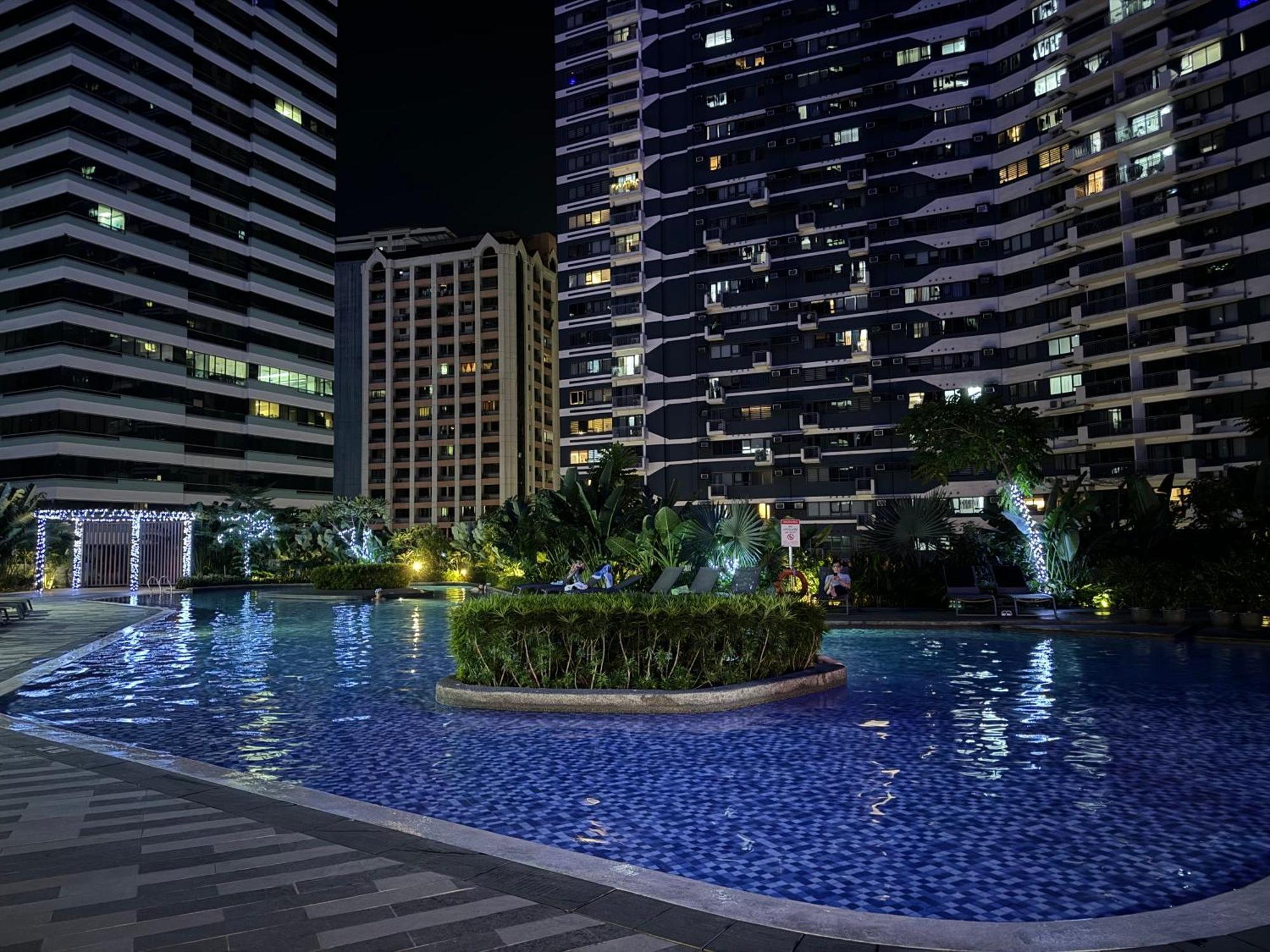 Stylist Condo With A View In Makati Manila Exterior photo