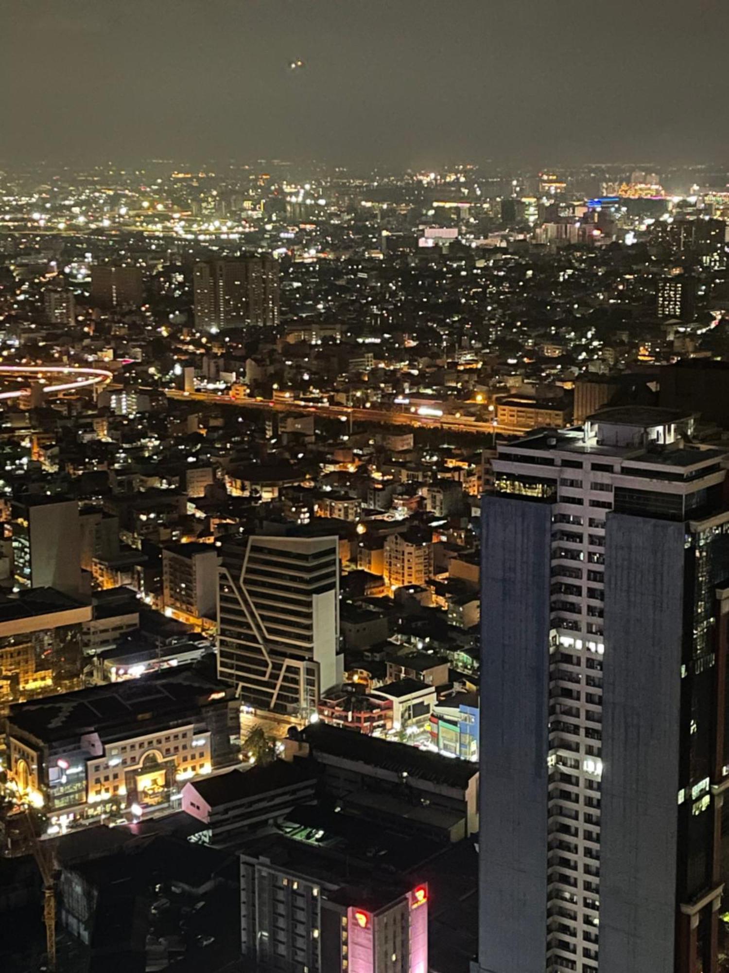 Stylist Condo With A View In Makati Manila Exterior photo