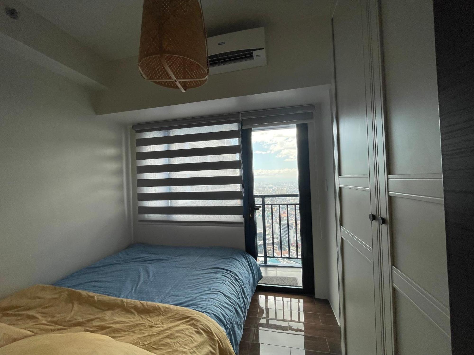 Stylist Condo With A View In Makati Manila Exterior photo