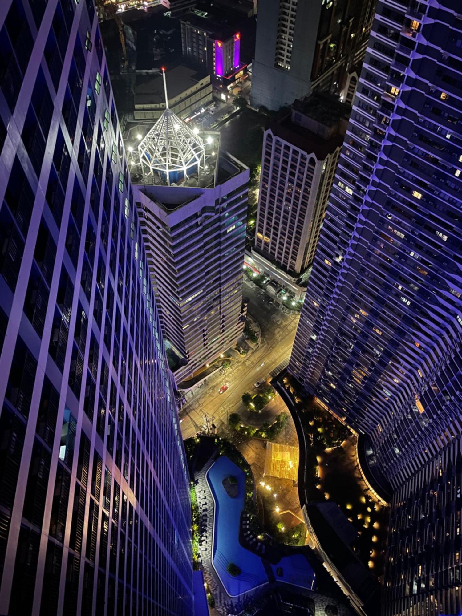 Stylist Condo With A View In Makati Manila Exterior photo